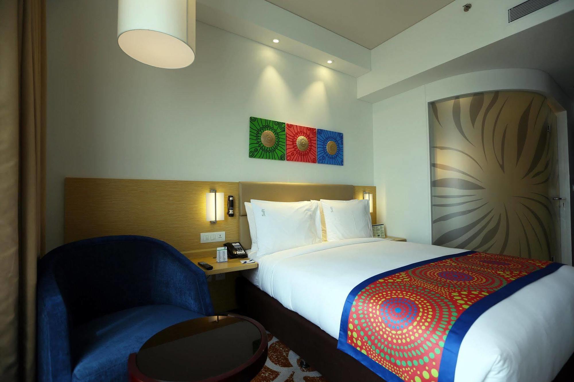 Holiday Inn Express Chennai Old Mahabalipuram Road Ngoại thất bức ảnh