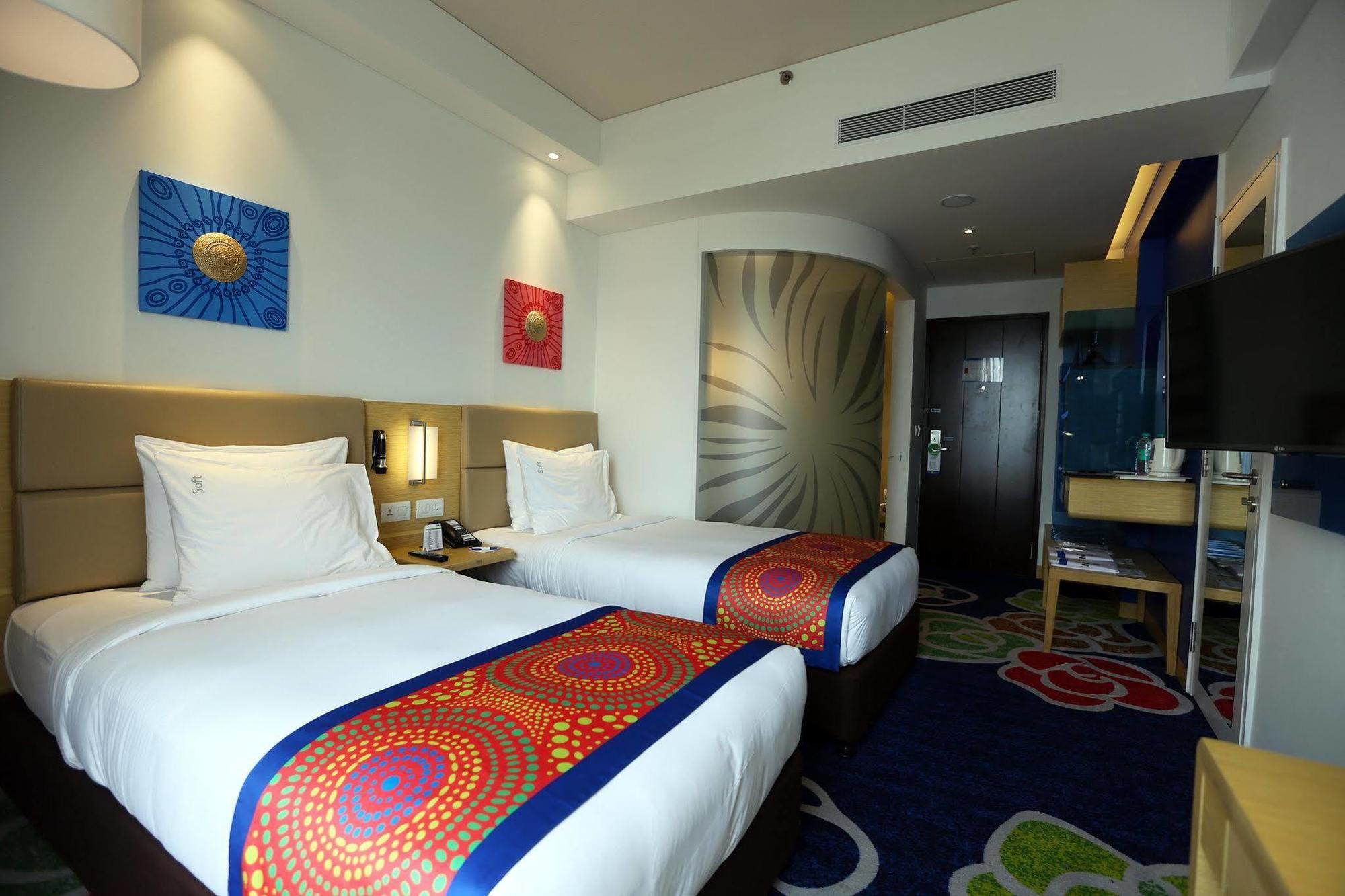 Holiday Inn Express Chennai Old Mahabalipuram Road Ngoại thất bức ảnh
