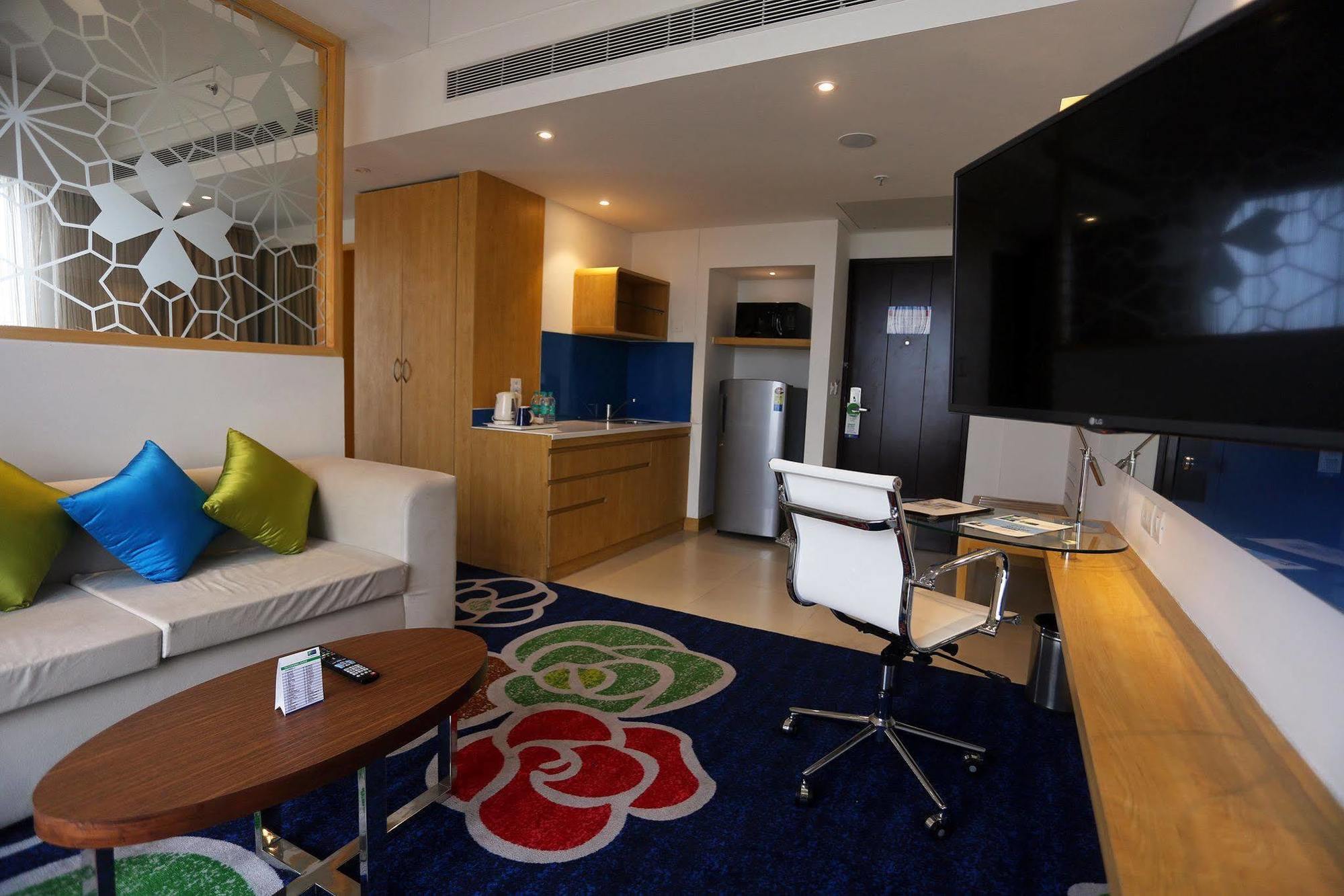 Holiday Inn Express Chennai Old Mahabalipuram Road Ngoại thất bức ảnh