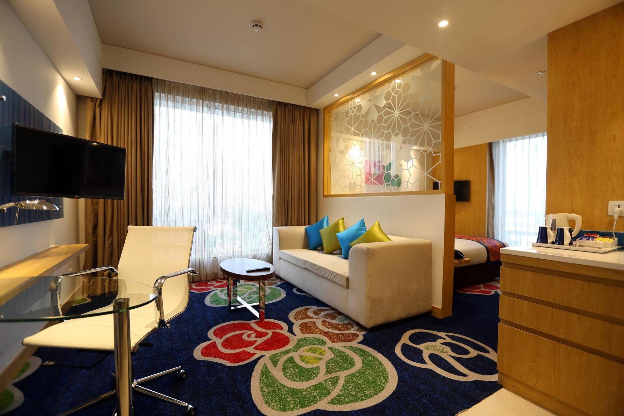 Holiday Inn Express Chennai Old Mahabalipuram Road Ngoại thất bức ảnh